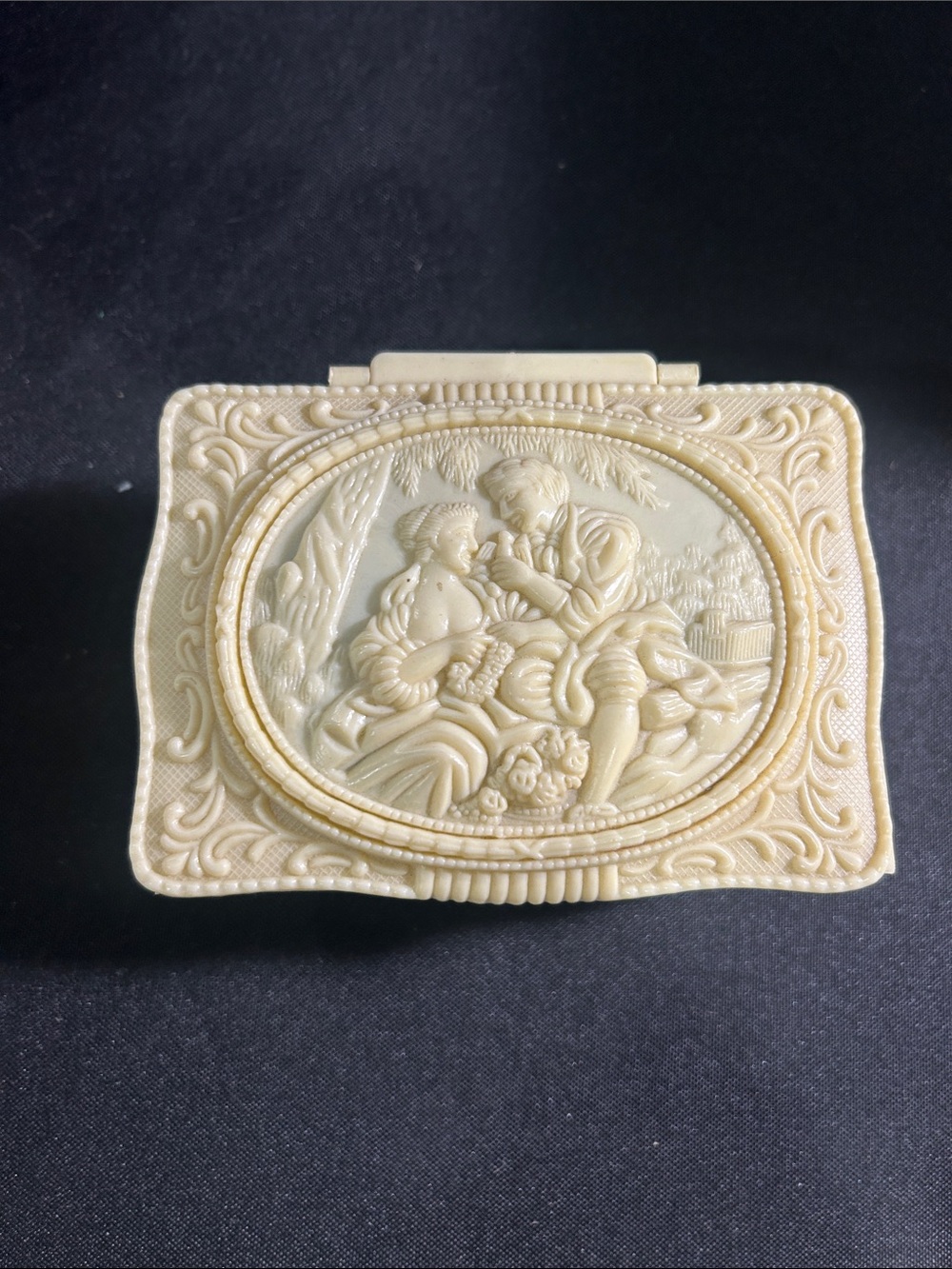 Vintage-Inspired Cream Decorative Compact Case